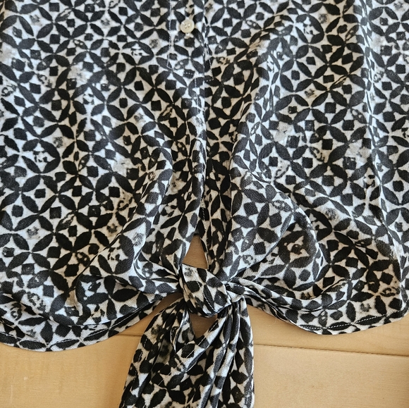 SOLD- MARELLA 100% Silk Blouse MRSP $200+ - Picture 4 of 6